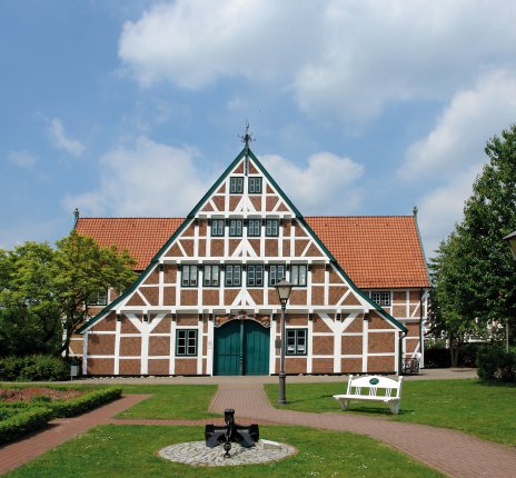 Rathaus in Jork &copy; Turbowerner - Fotolia.com