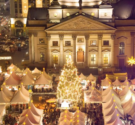Weihnachtsmarkt am Berliner Gendarmenmarkt &copy; flashpics - Fotolia.com