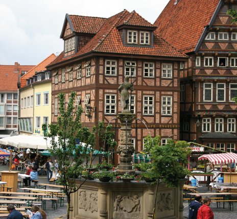 Marktplatz in Hildesheim &copy; Bobo-fotolia.com