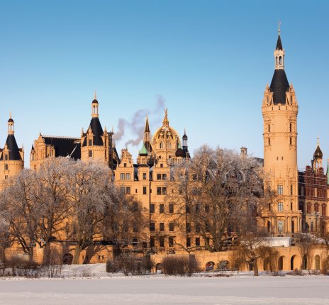 Schweriner Schloss im Winter © UbjsP-fotolia.com