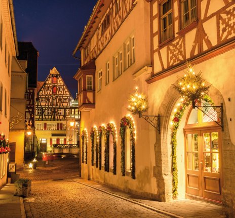 Weihnachtliche Gasse in Rothenburg o. d. Tauber © diyanadimitrova-fotolia.com