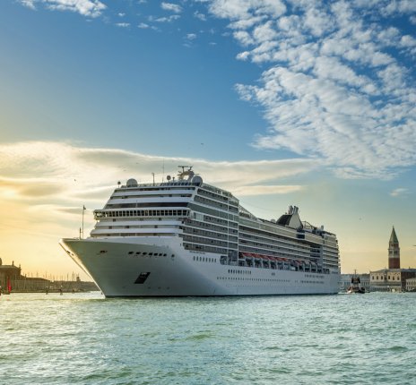 Kreuzfahrtschiff vor Venedig © djama-fotolia.com