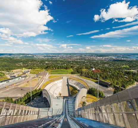 Traumhafter Blick vom Holmenkollen auf Oslo © nanisimova-fotolia.com