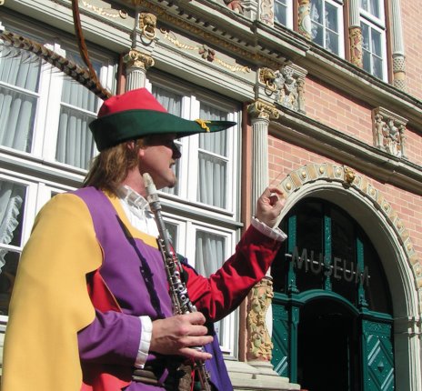 Rattenfänger vor dem Museum &copy; Hameln Marketing und Tourismus GmbH