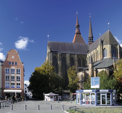 Neuer Markt und Marienkirche &copy; Dirk Schönau-fotolia.com