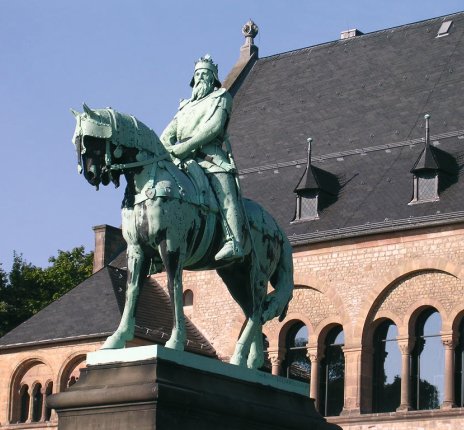 Reiterstandbild an der Kaiserpfalz © Goslar Marketing