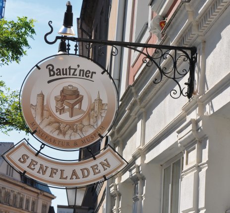 Schild des Bautzner Senfladen © TMG Sachsen/Annett Rottke