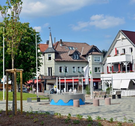 Marktplatz mit Brunnen in Braunlage © traveldia - stock.adobe.com