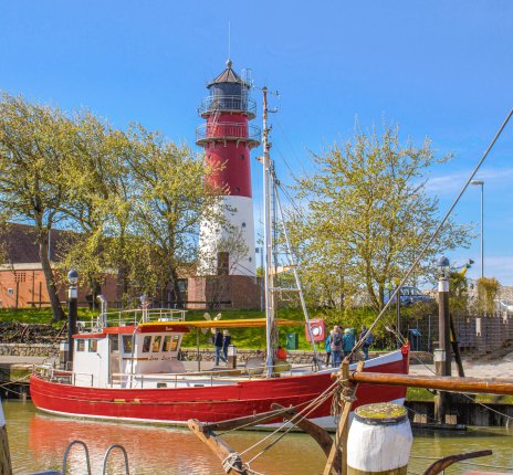 Büsumer Hafen mit dem Leuchtturm &copy; TMS Büsum GmbH