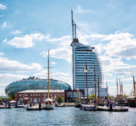 Bremerhaven: Neuer Hafen mit dem Klimahaus &copy; DZT/Florian Trykowski