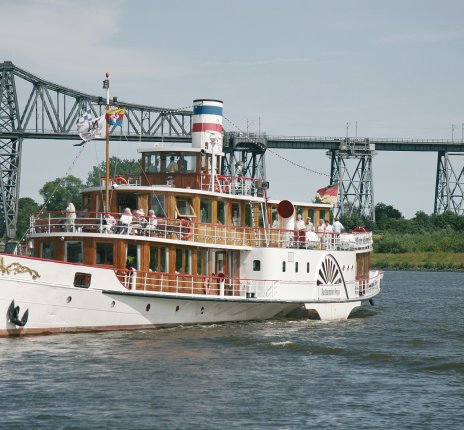 Raddampfer Freya im Nord-Ostsee-Kanal &copy; Adler-Schiffe
