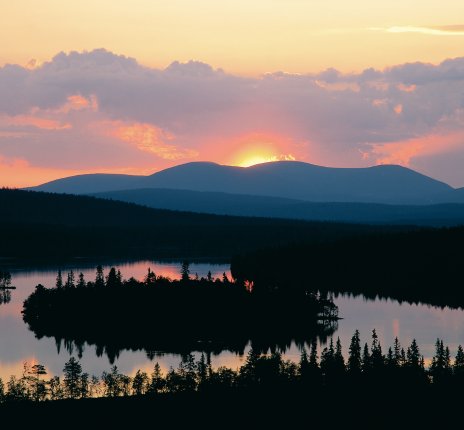 Mitternachtssonne in der Seenlandschaft Finnland © FTB